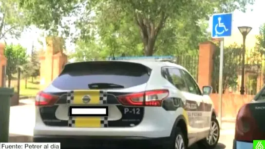 Multada con 800 euros por colgar una foto de un coche de Policía mal aparcado Multada con 800 euros por colgar una foto de un coche de Policía mal aparcado