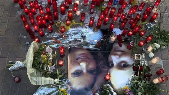 Muestras de condolencia en Cuenca por la muerte de las dos jóvenes Muestras de condolencia en Cuenca por la muerte de las dos jóvenes