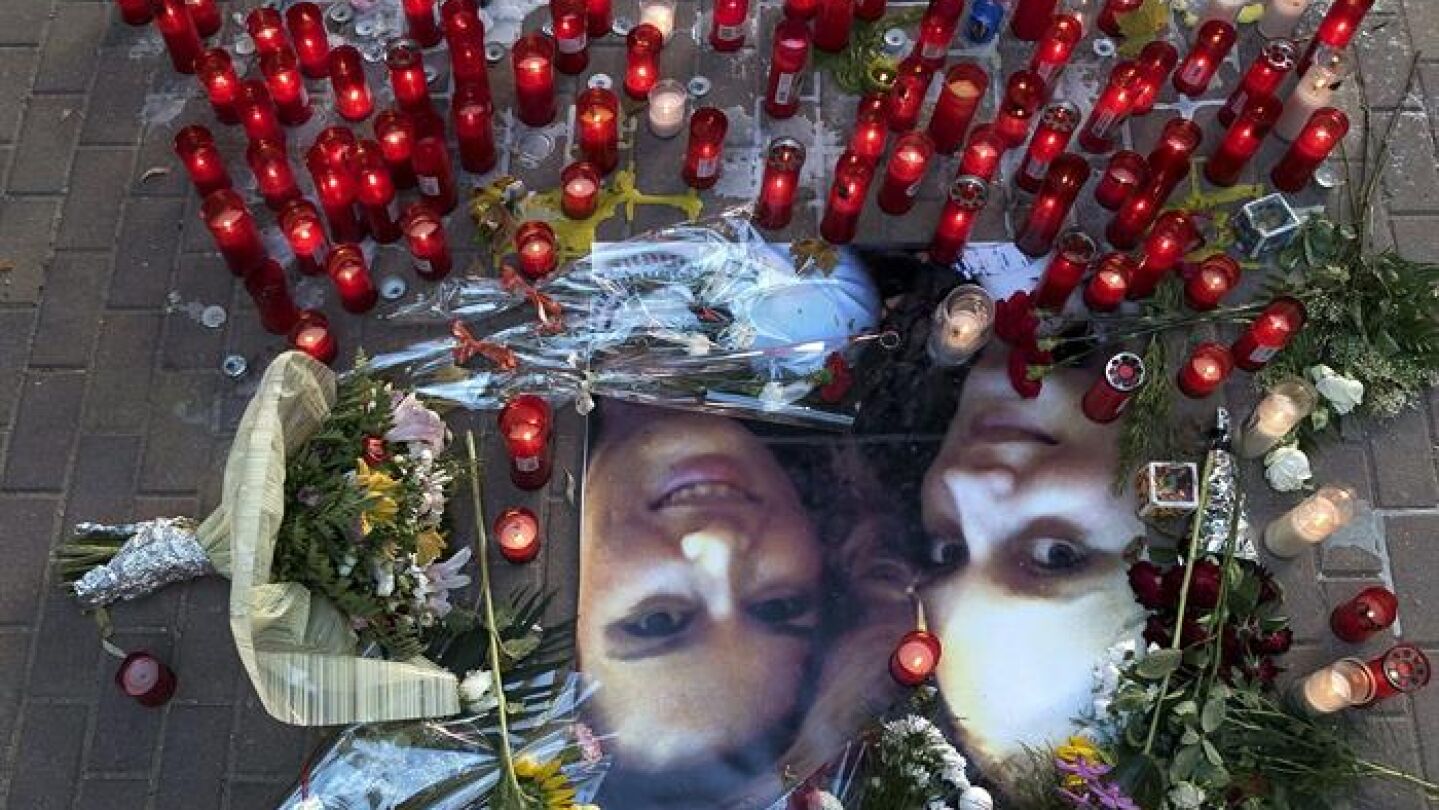 Muestras de condolencia en Cuenca por la muerte de las dos j&oacute;venes