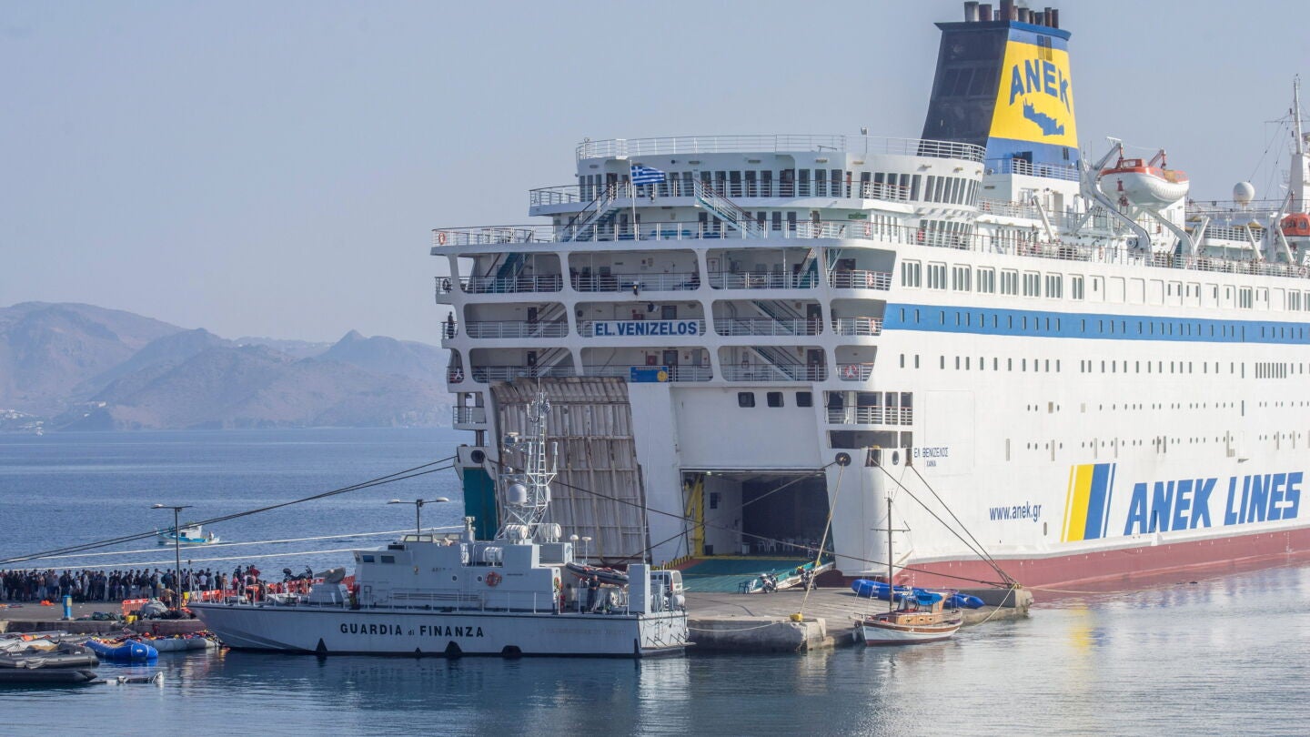 La nave Eleftheros Venizelos, con capacidad para albergar hasta 2.500 personas,