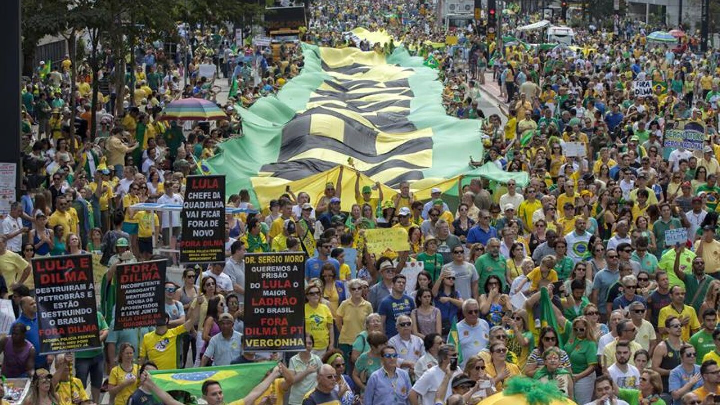 Manifestaci&oacute;n contra Rousseff en Brasil