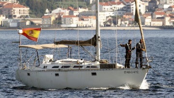 Llegada del velero Silver Black al puerto de Vigo