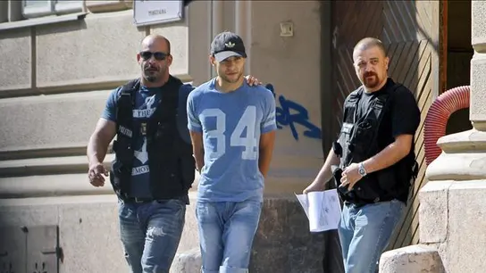 Sergio Morate con dos policías rumanos Sergio Morate con dos policías rumanos