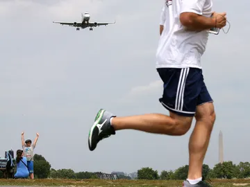 Runner en el aeropuerto Runner en el aeropuerto