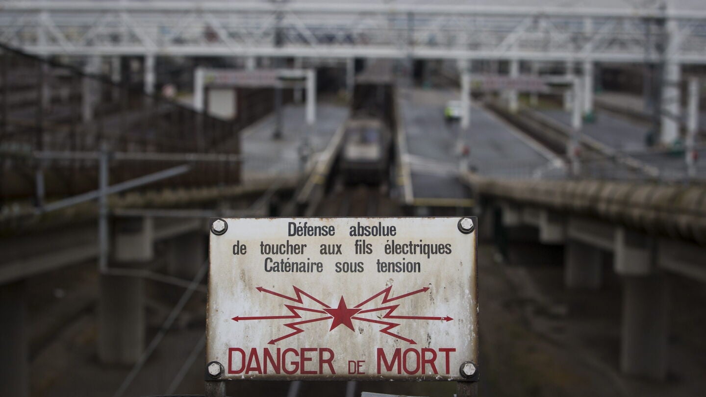 Una se&ntilde;al de peligro en el Eurot&uacute;nel