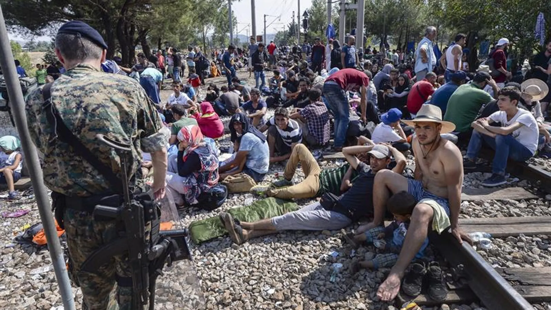 Efectivos de las Fuerzas especiales de Macedonia vigilan la frontera con Grecia