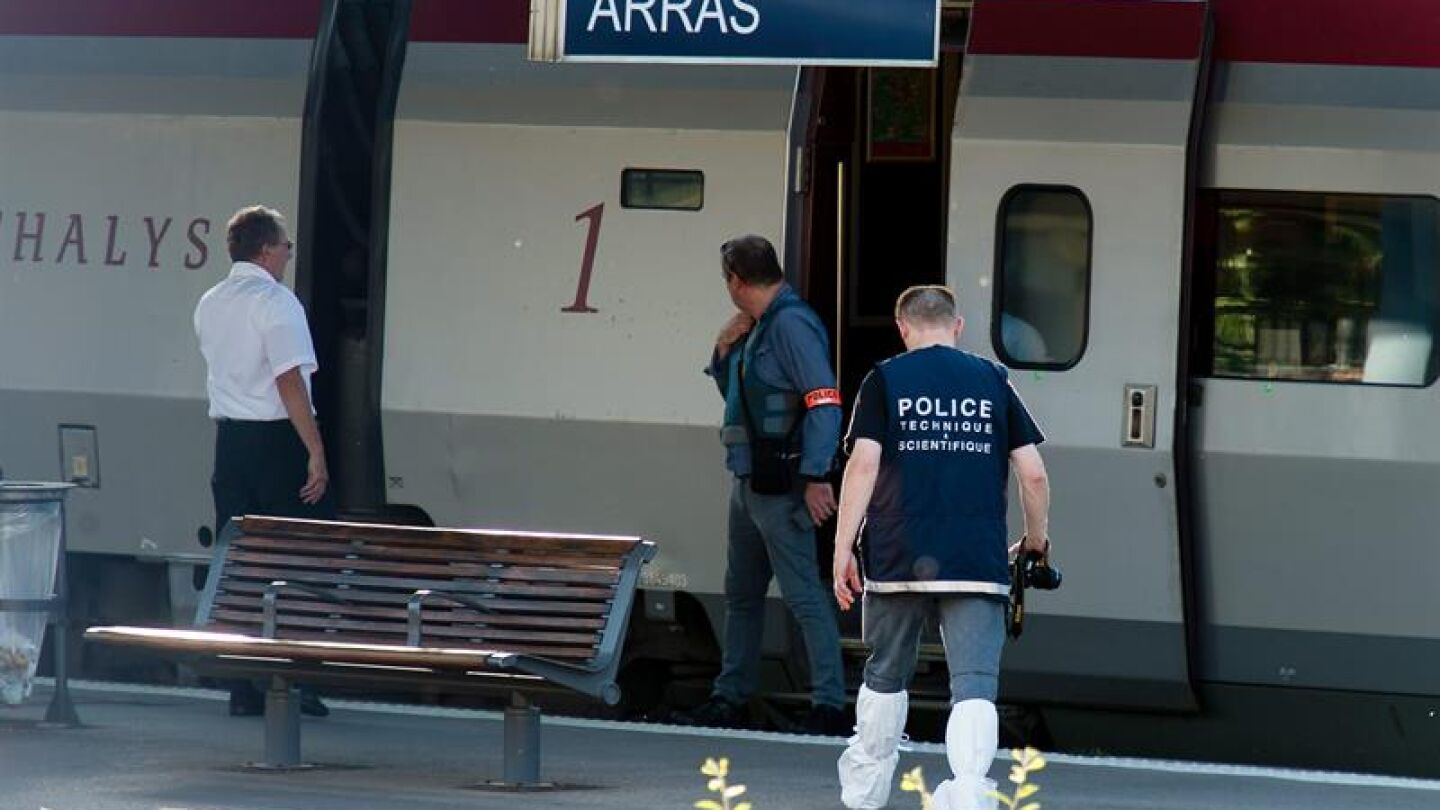 Imagen del tren Thalys Amsterdam-Par&iacute;s en la estaci&oacute;n de Arras