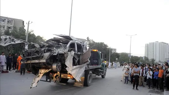 Imagen de un vehículo dañado en Kabul, por un coche bomba Imagen de un vehículo dañado en Kabul, por un coche bomba