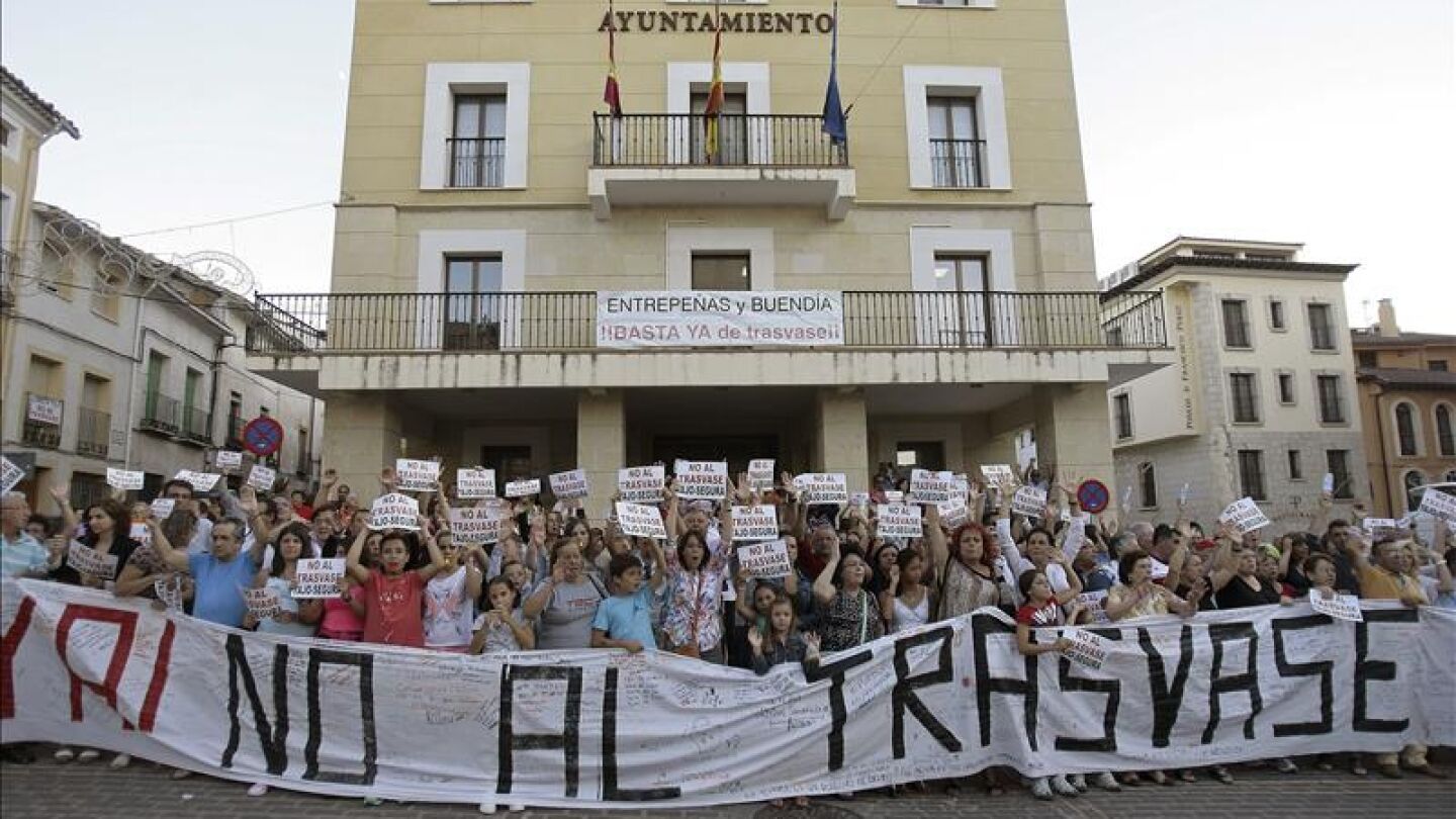 Los vecinos de Saced&oacute;n se manifiestan en contra del trasvase