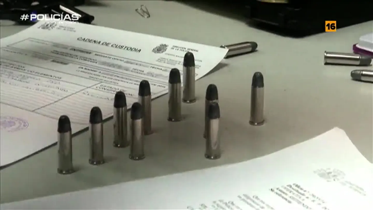 Los agentes de 'Policías en acción' vuelven: "Si no pagan los intereses, empiezan los problemas" Los agentes de 'Policías en acción' vuelven: "Si no pagan los intereses, empiezan los problemas"
