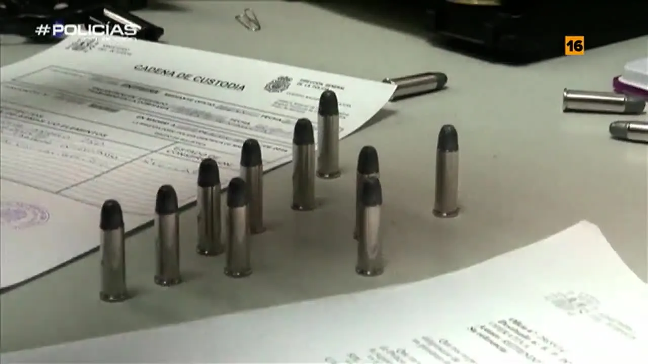 Los agentes de 'Policías en acción' vuelven: "Si no pagan los intereses, empiezan los problemas" Los agentes de 'Policías en acción' vuelven: "Si no pagan los intereses, empiezan los problemas"