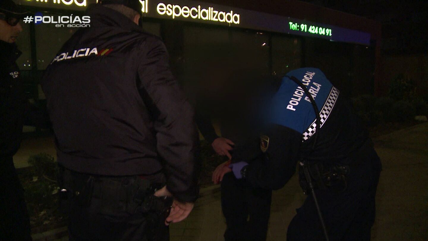 Los agentes atienden a un joven que recibi&oacute; una pu&ntilde;alada: "No es muy grande, es un pinchazo"