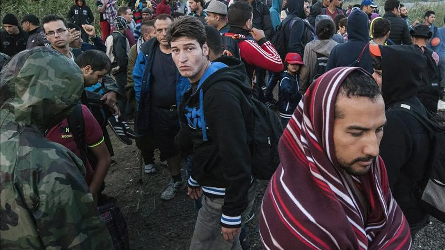 Miles de refugiados intentan cruzar Macedonia rumbo a Hungría Miles de refugiados intentan cruzar Macedonia rumbo a Hungría