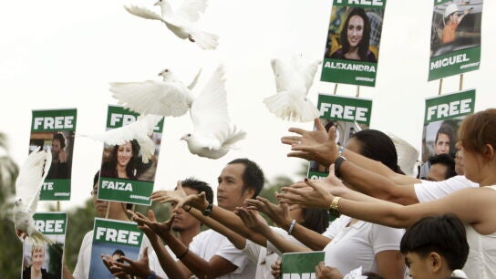 Activistas filipinos muestran su apoyo a Greenpeace