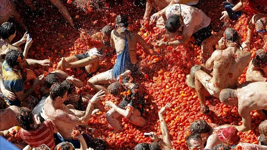 Momento de la Tomatina en Buñol Momento de la Tomatina en Buñol