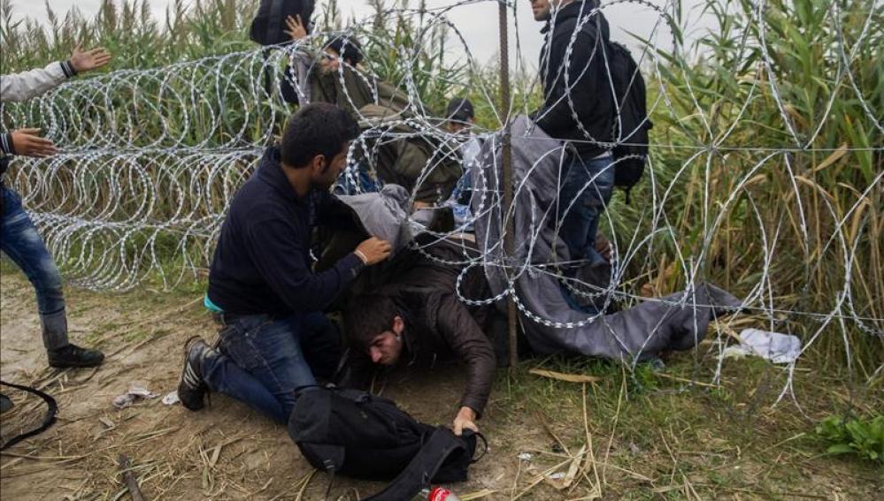 Desesperación a las puertas de Hungría que se ha visto obligada a cerrar sus fronteras