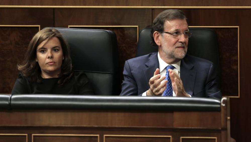 Rajoy, junto a la vicepresidenta del Gobierno, Soraya Sáenz de Santamaría