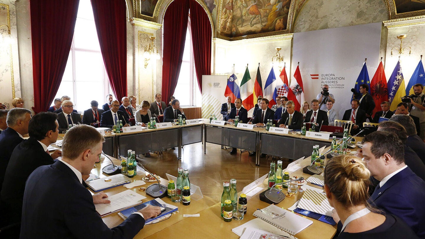 Vista de la reuni&oacute;n de Ministros de Exteriores en el marco de la cumbre de los Balcanes en Viena