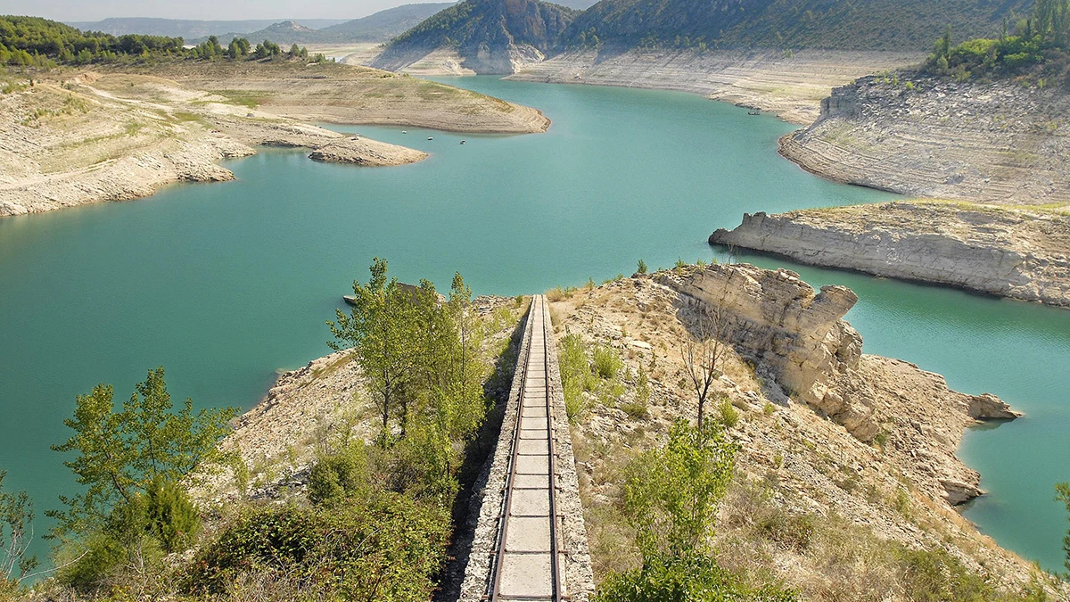 Embalse de Entrepeñas junto al municipio de Sacedón