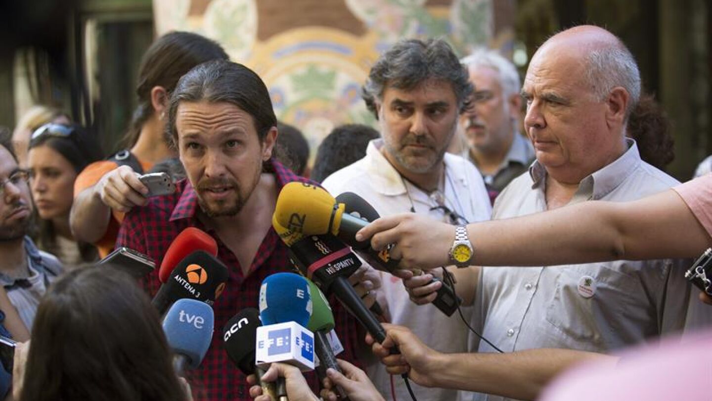 Pablo Iglesias comenta la actualidad pol&iacute;tica frente al Palau de la M&uacute;sica