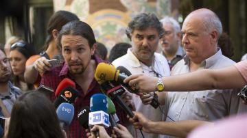 Pablo Iglesias comenta la actualidad política frente al Palau de la Música