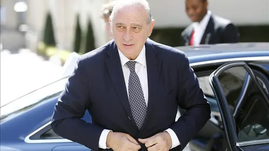 El ministro español de Interior, Jorge Fernandez Diaz, llega a la cumbre de emergencia de seguridad El ministro español de Interior, Jorge Fernandez Diaz, llega a la cumbre de emergencia de seguridad