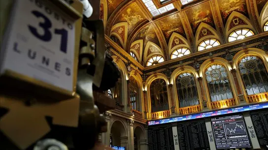 La bolsa española cae el 0,91 por ciento y vuelve a registrar pérdidas respecto a 2014 La bolsa española cae el 0,91 por ciento y vuelve a registrar pérdidas respecto a 2014