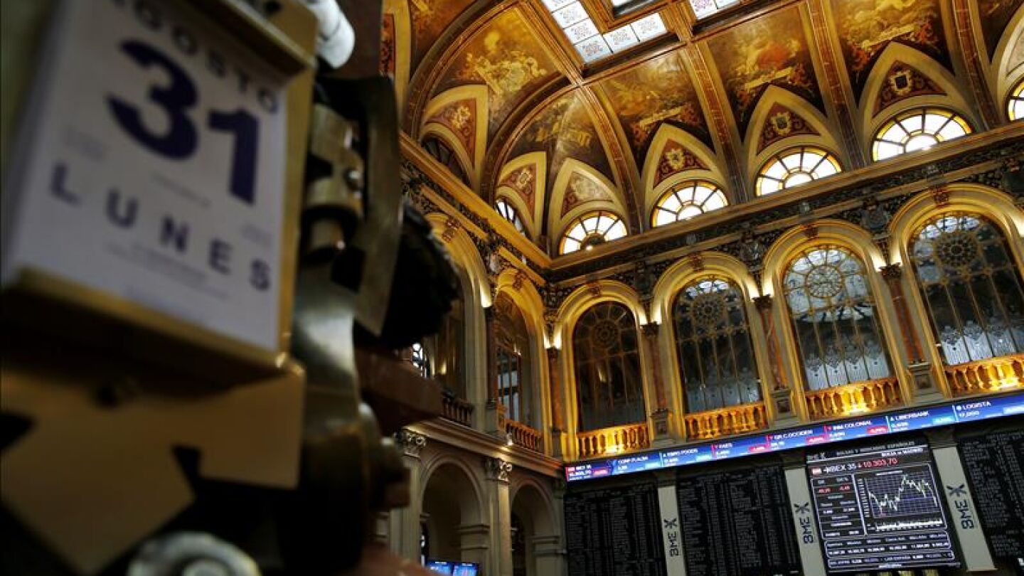 La bolsa espa&ntilde;ola cae el 0,91 por ciento y vuelve a registrar p&eacute;rdidas respecto a 2014