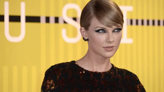La cantante Taylor Swift en la alfombra roja de los premios MTV La cantante Taylor Swift en la alfombra roja de los premios MTV
