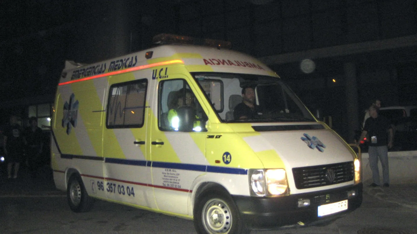 Ambulancia entrando a urgencias Ambulancia entrando a urgencias