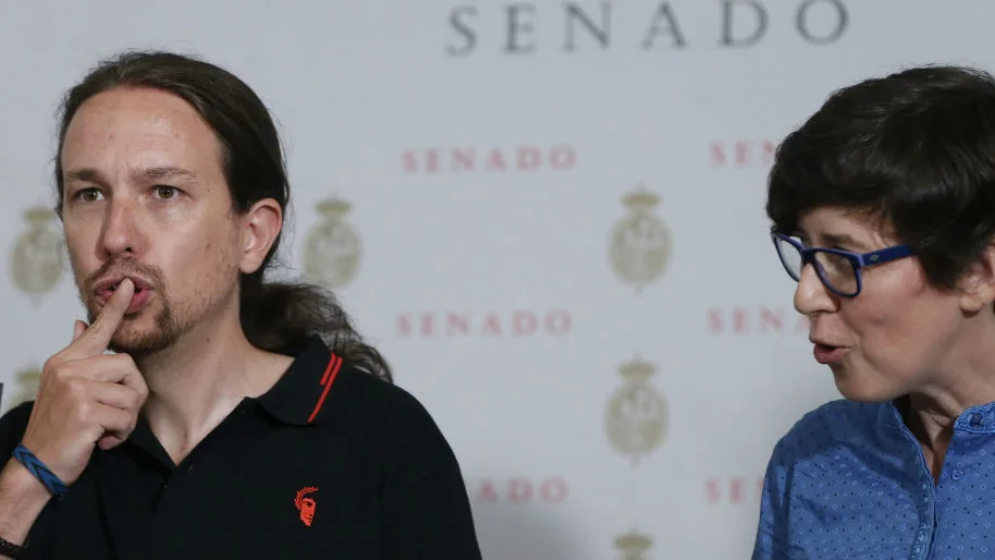 El líder de Podemos, Pablo Iglesias, junto a la senadora Pilar Lima.