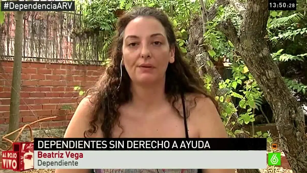 Beatriz Vega, dependiente