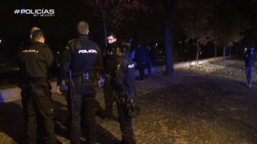 La Policía media en una pelea callejera con heridos: "Nos hemos pegado por uno que aquí no está"