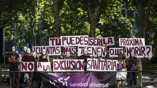 Piden asistencia sanitaria universal a las puertas del Ministerio de Sanidad Piden asistencia sanitaria universal a las puertas del Ministerio de Sanidad