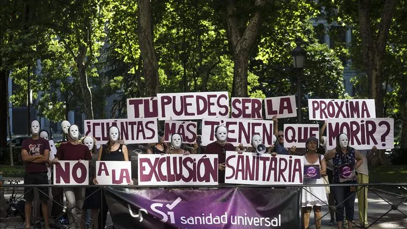 Piden asistencia sanitaria universal a las puertas del Ministerio de Sanidad