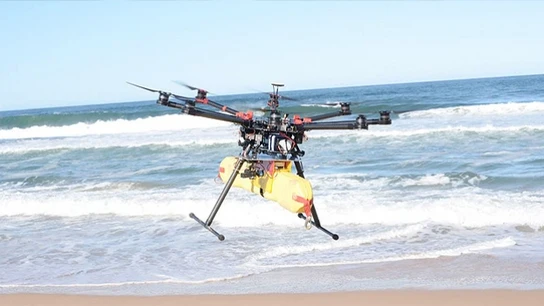 Logran salvar la vida de un bañista en Murcia gracias a un dron Logran salvar la vida de un bañista en Murcia gracias a un dron