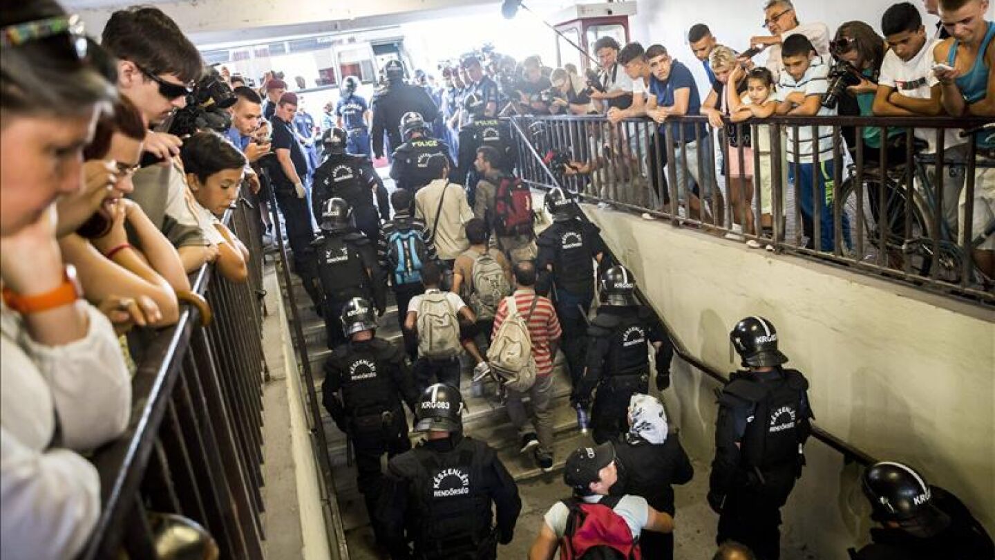  Hungr&iacute;a ofrece a los refugiados su traslado hasta la frontera con Austria