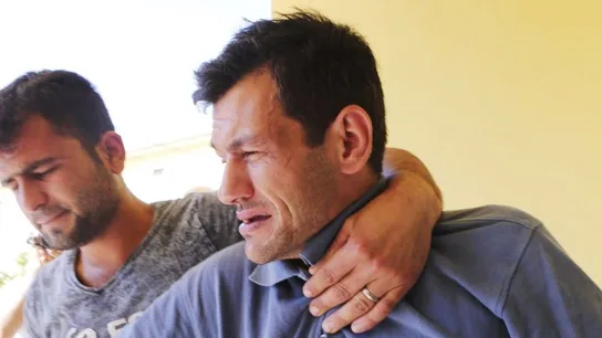 Abdulá Kurdi (d), padre del niño kurdo-sirio Aylan Kurdi ahogado en la playa Abdulá Kurdi (d), padre del niño kurdo-sirio Aylan Kurdi ahogado en la playa