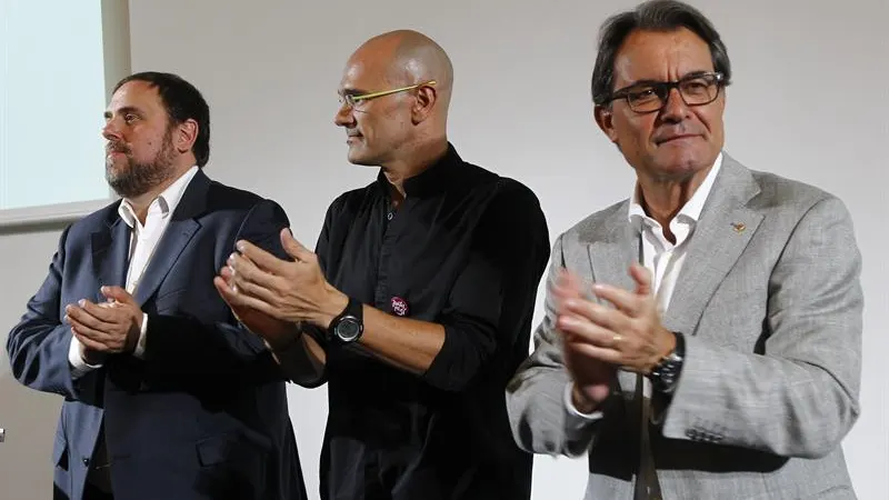 Artur Mas, Raúl Romeva y Oriol Junqueras en la presentación del programa