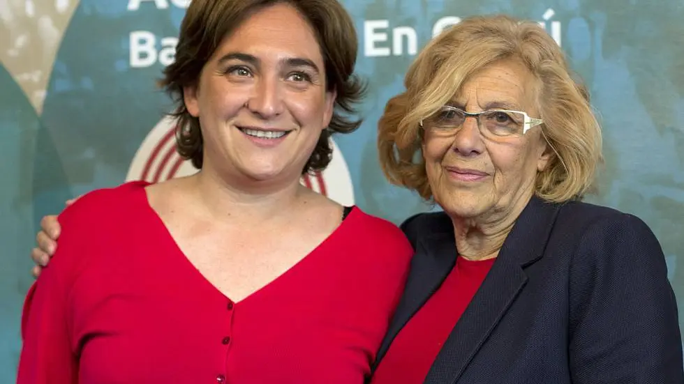 Ada Colau, alcaldesa de Barcelona y Manuela Carmena, alcaldesa de Madrid