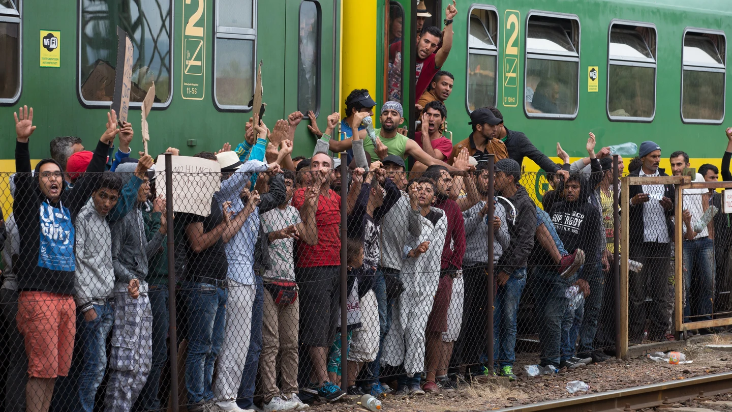Refugiados en la estación de tren Refugiados en la estación de tren