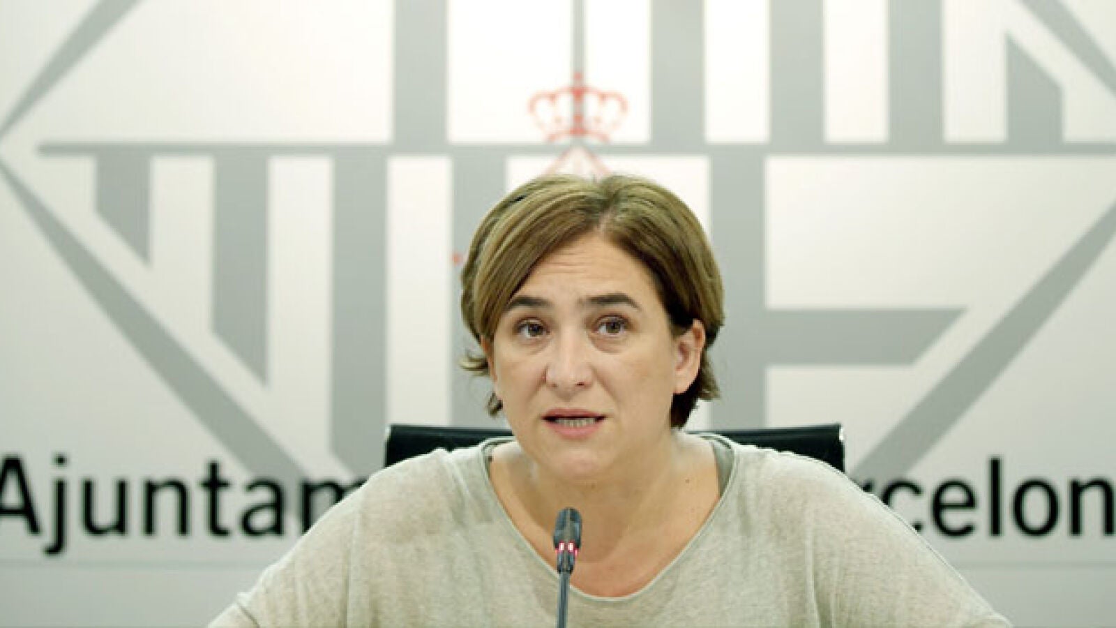 Colau ante los medios