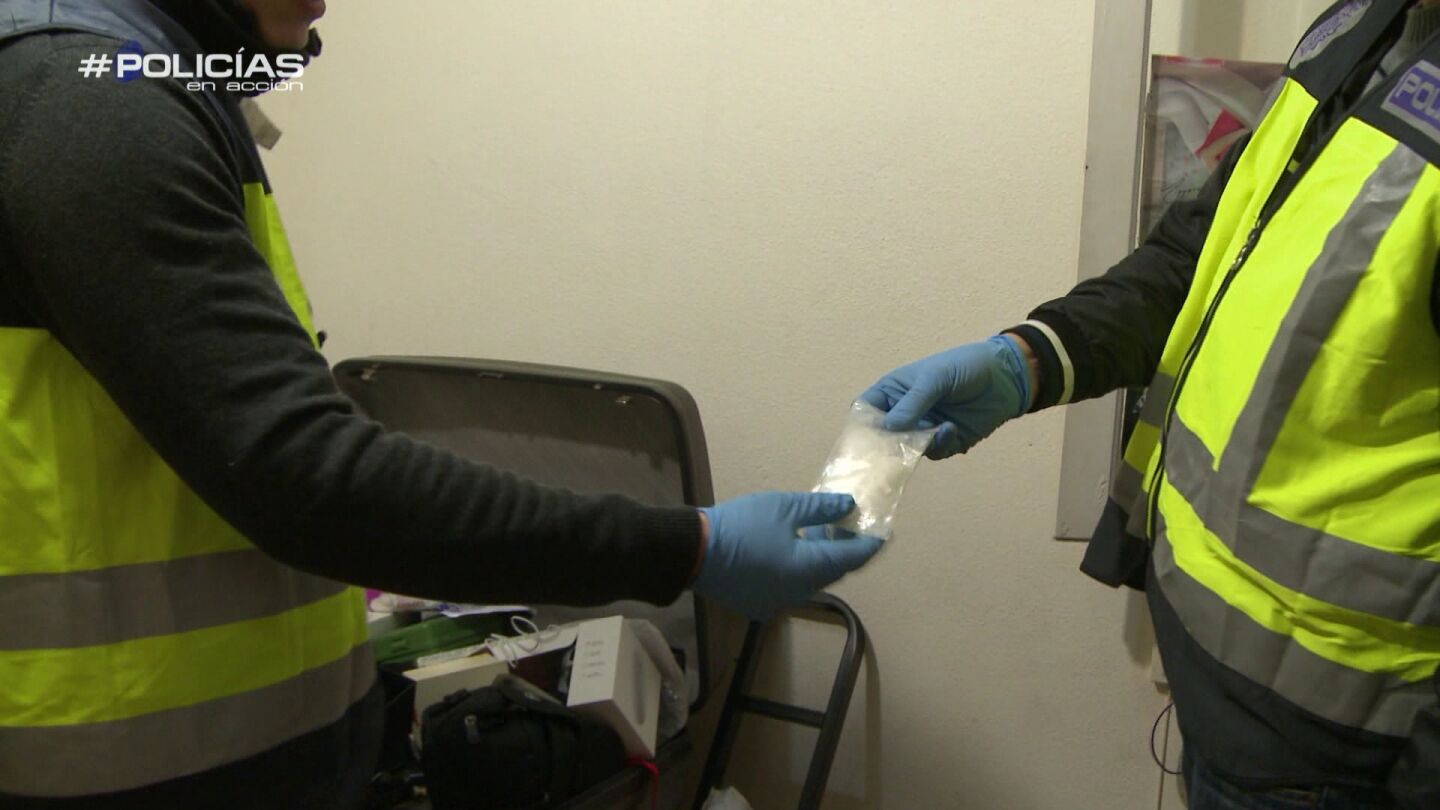 'Polic&iacute;as en acci&oacute;n' baja al patio para recuperar la droga