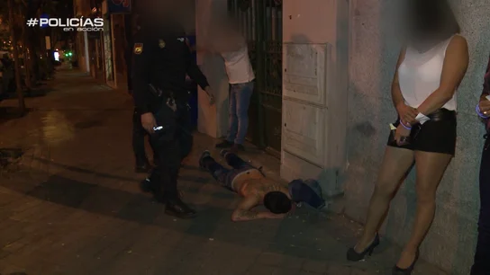 Los 'Policías en acción' intervienen en una pelea en la calle Los 'Policías en acción' intervienen en una pelea en la calle