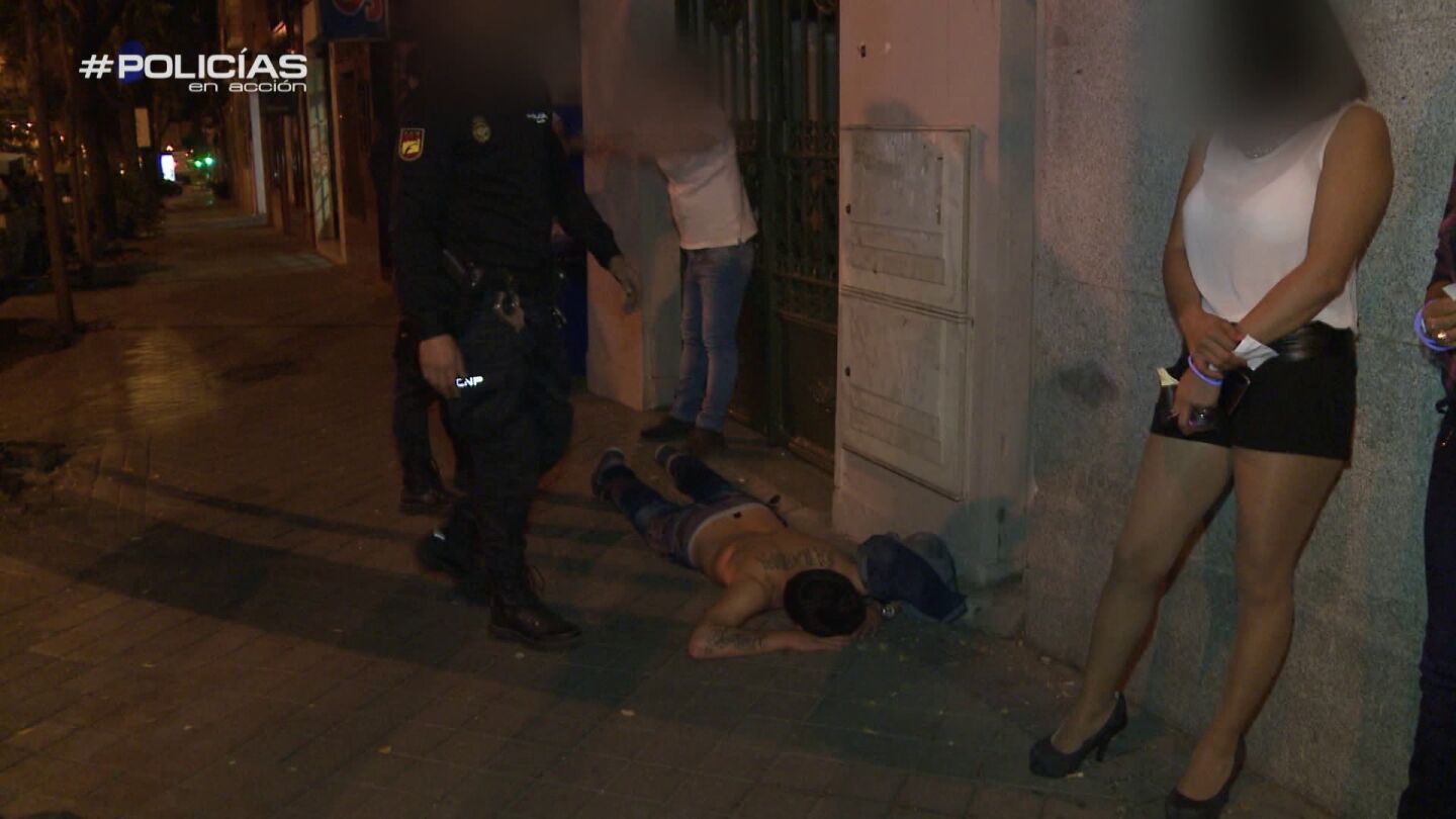 Los 'Polic&iacute;as en acci&oacute;n' intervienen en una pelea en la calle