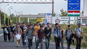 Austria corta una autopista debido a la llegada de casi 12.000 refugiados a la frontera