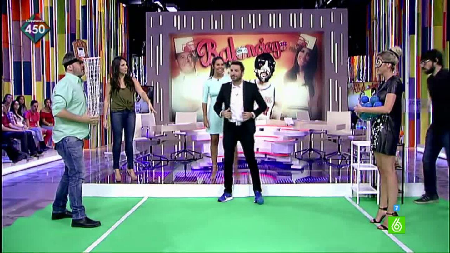 Juego de canastas a ciegas en 'Zapeando'