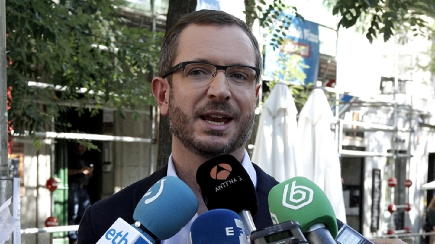 Maroto: "Entre los refugiados que llegan hay muchos yihadistas que pueden poner una bomba" Maroto: "Entre los refugiados que llegan hay muchos yihadistas que pueden poner una bomba"