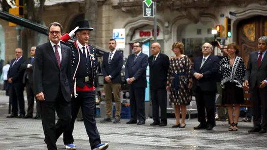 El presidente de la Generalitat, Artur Mas, encabeza la ofrenda floral El presidente de la Generalitat, Artur Mas, encabeza la ofrenda floral