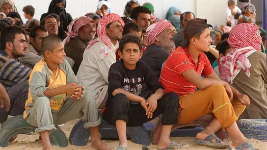 Cientos de refugiados esperan su tren a Europa Cientos de refugiados esperan su tren a Europa